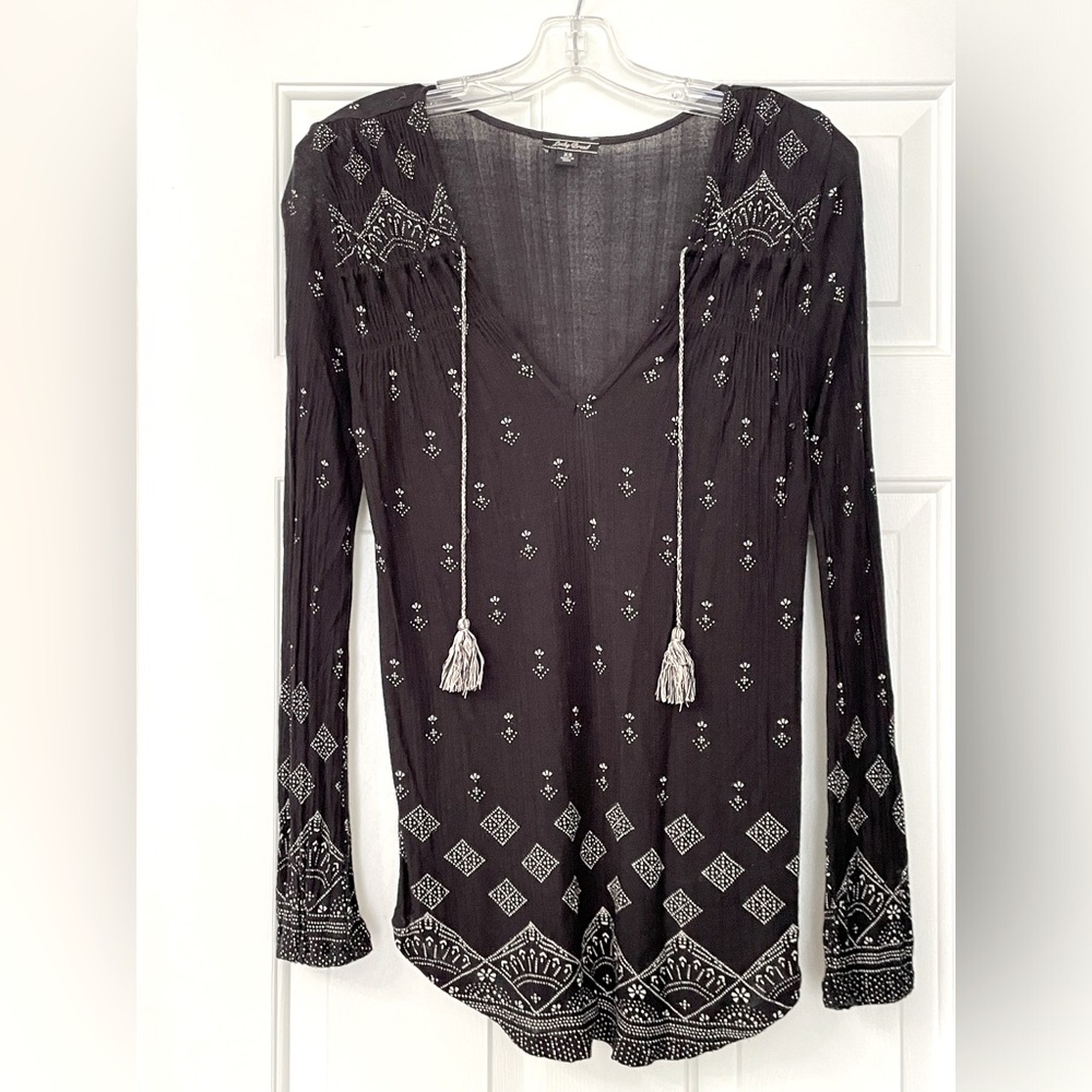Casual Lucky Brand long sleeved shirt, size XS.  Looks awesome with jeans/boots.